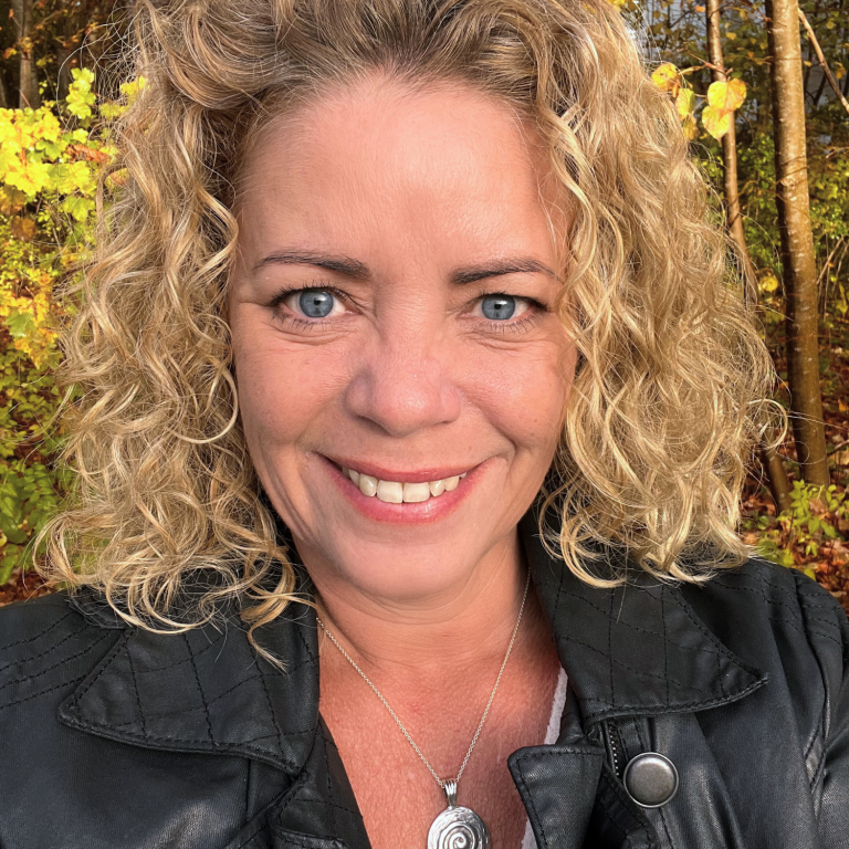 Tanja Kühne Trauma-informiertes Coaching mit Tanja Kühne. Burn-Out, Burn-On, Transgenerationale Trauma, High Performer, toxische Verbindungen.